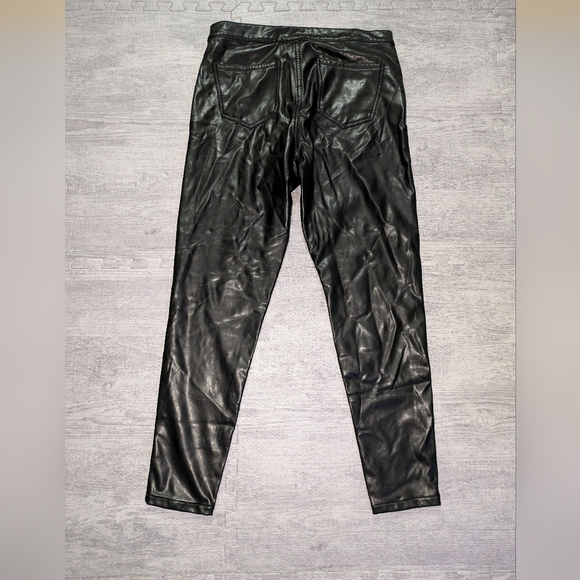 Ashley Mason Juniors Black Faux Leather skinny pants. EUC Size 11 - Picture 2 of 6